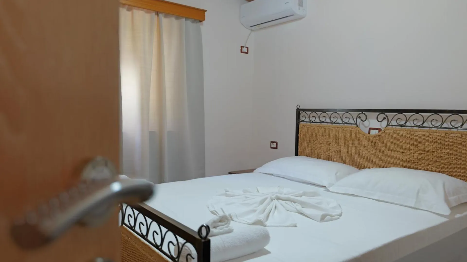 Arthur'S 4Apartments Borsh Albania