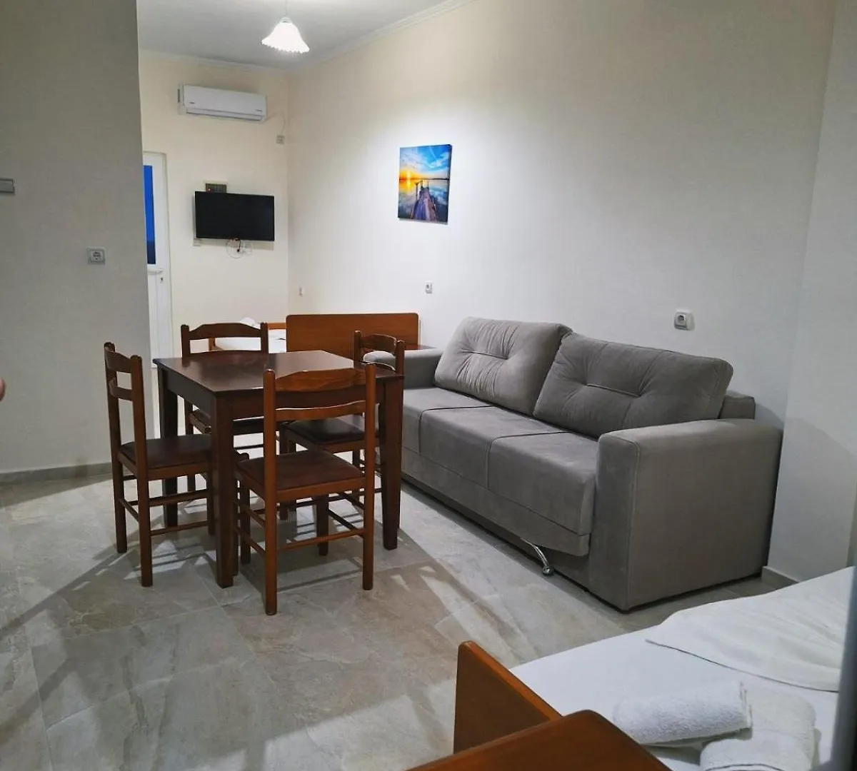 Homestay Arthur'S 4Apartments Borsh