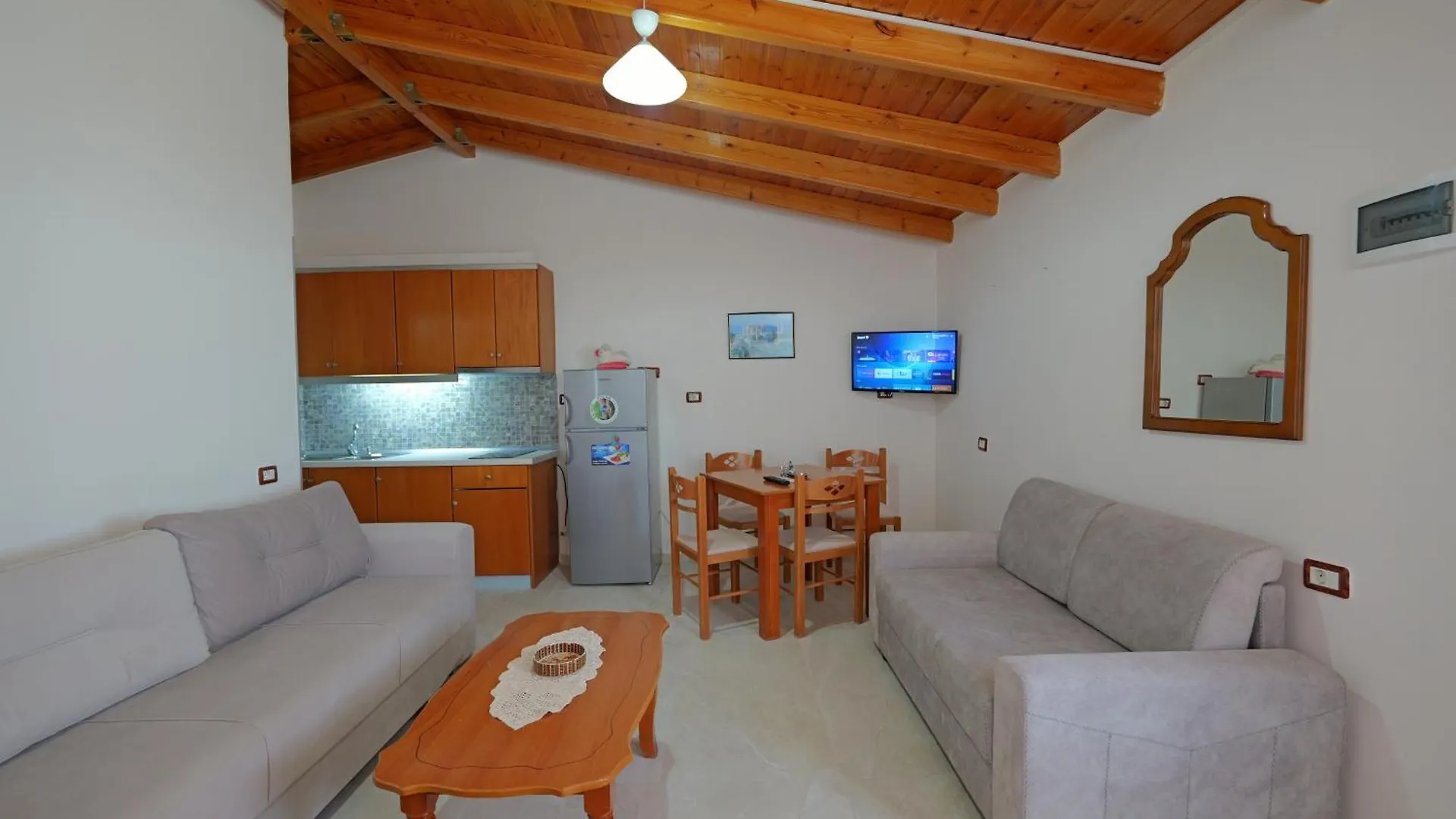 Arthur'S 4Apartments Borsh Homestay