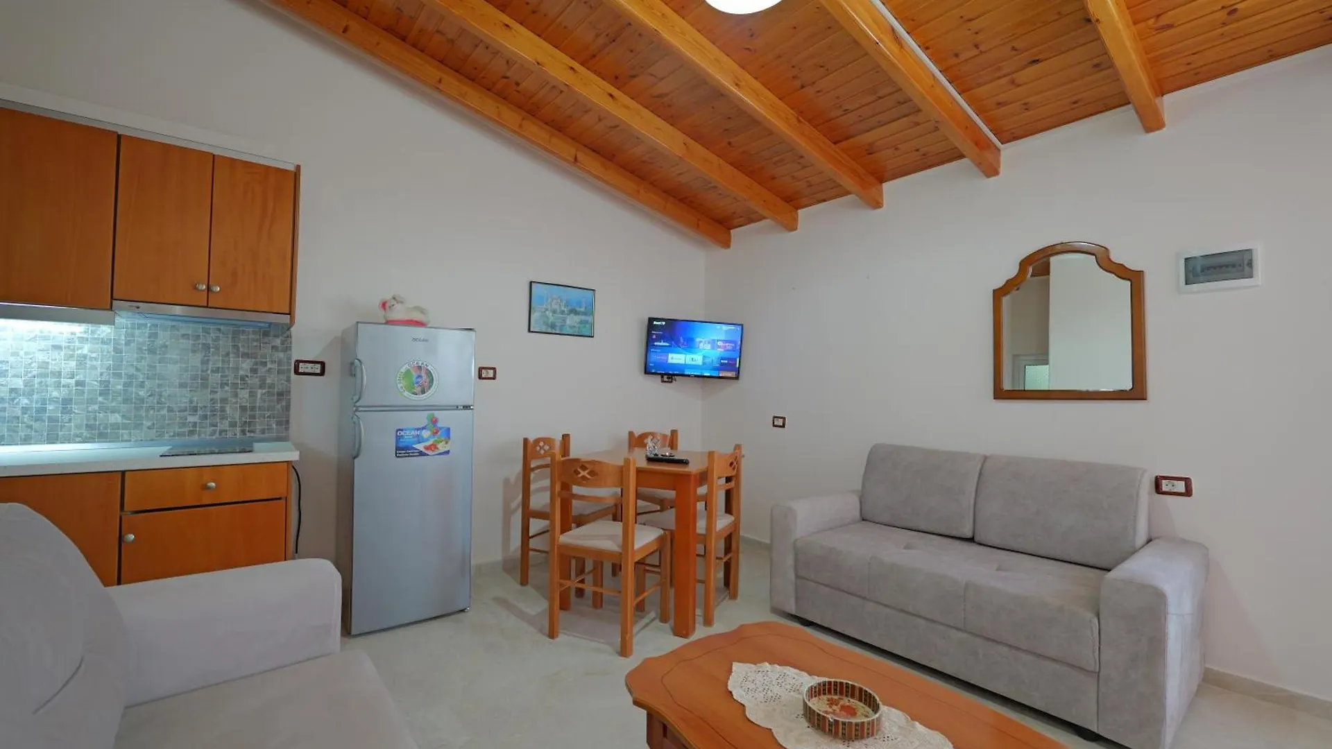 Arthur'S 4Apartments Borsh Homestay