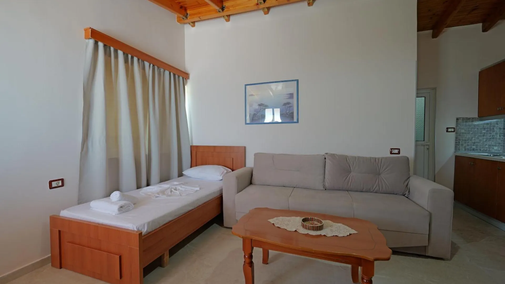 Arthur'S 4Apartments Borsh Homestay