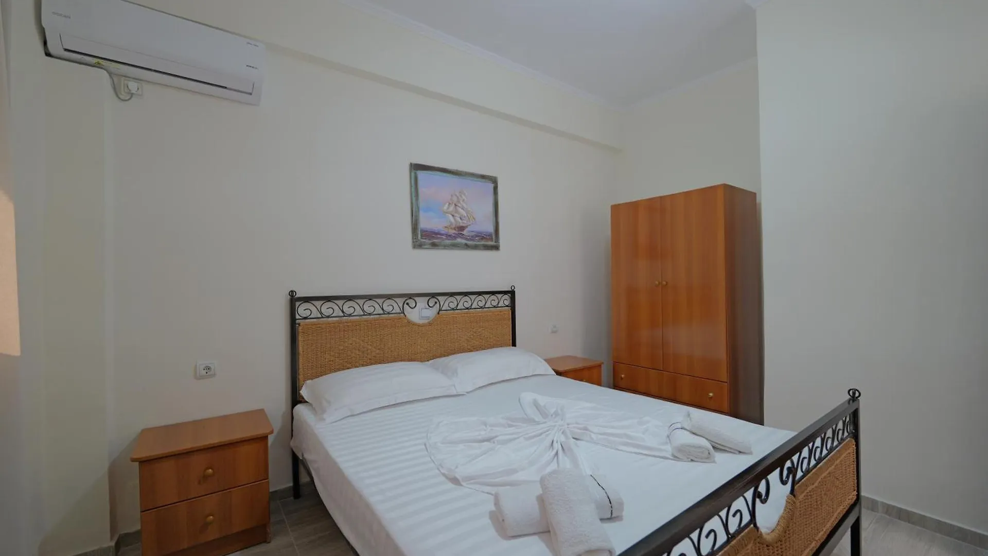 Arthur'S 4Apartments Borsh Homestay